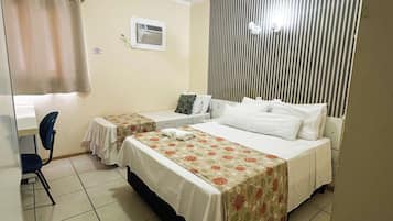 Triple Room | Desk, free WiFi