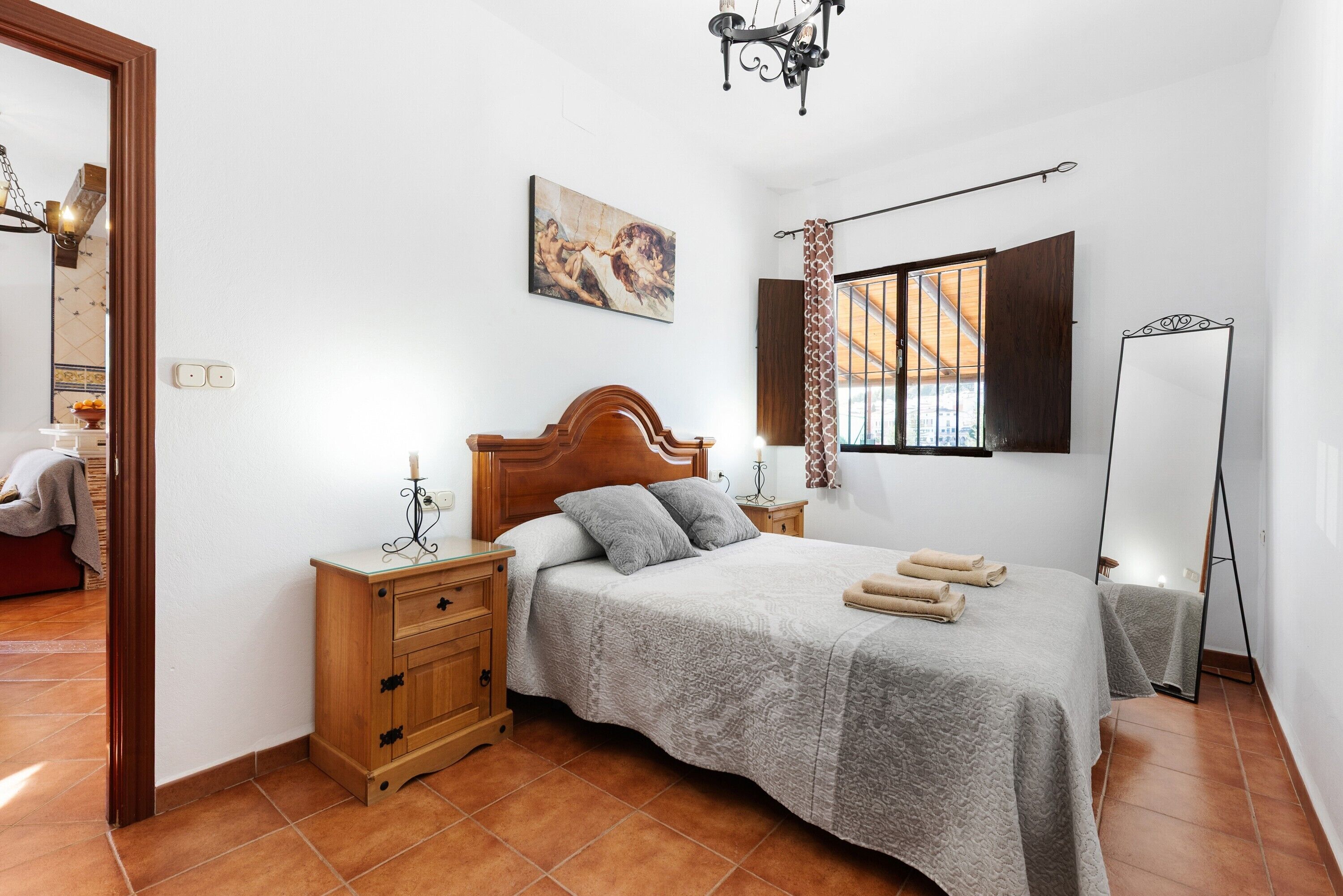 3 slaapkamers, een strijkplank/strijkijzer, wifi, beddengoed