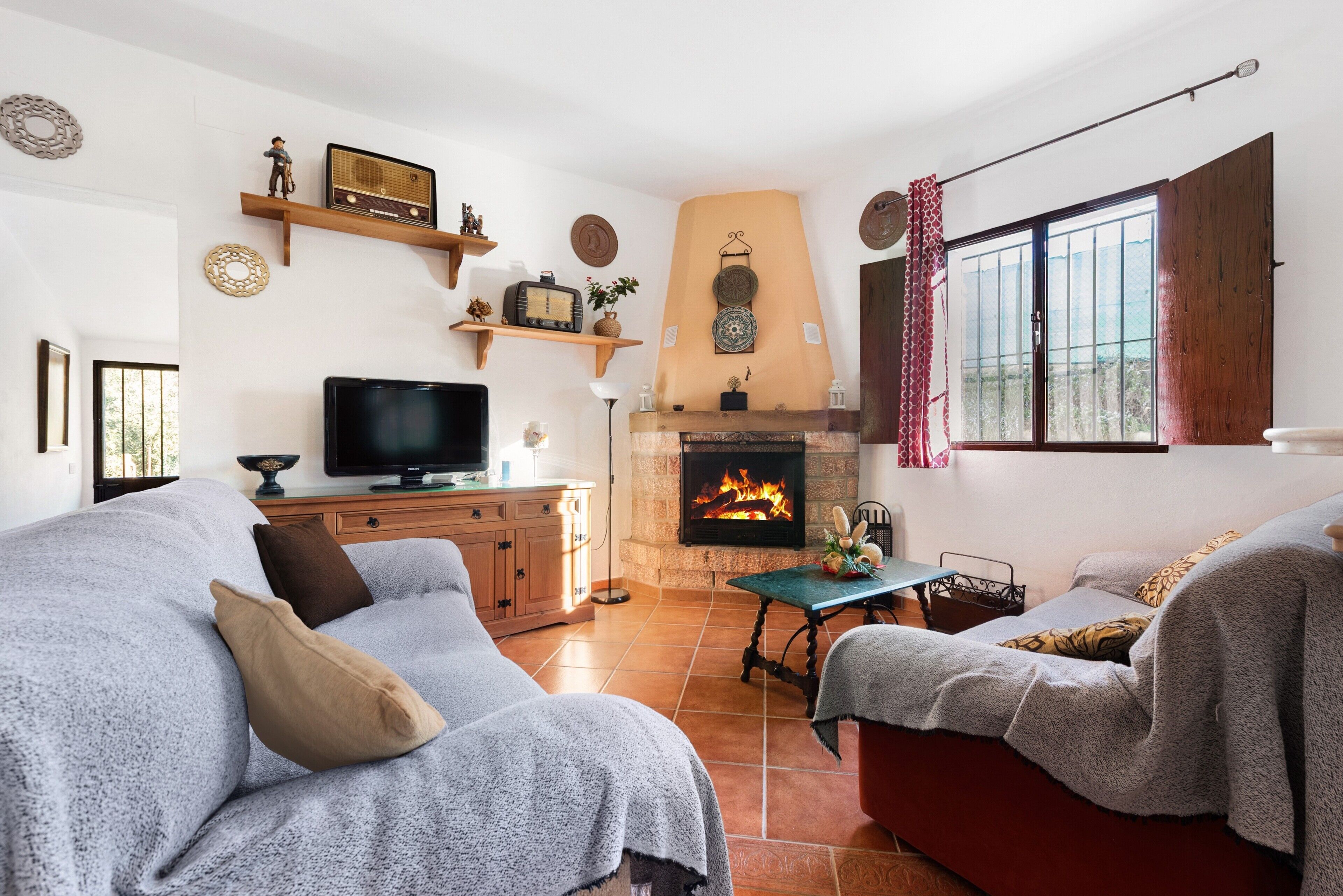 Televisión, chimenea