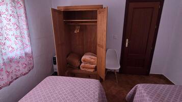 Bügeleisen/Bügelbrett, WLAN, Bettwäsche