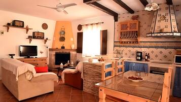 Televisie en een open haard