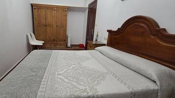 Fer et planche Ă  repasser, Wi-Fi, draps fournis