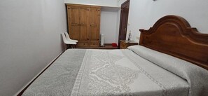 Iron/ironing board, WiFi, bed sheets