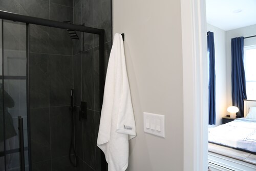 Charming DC Carriage House: Perfect for Couples, Small Families Weekend Trips