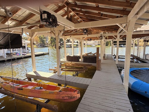 Lakefront Escape on Lake Blackshear/ Private Dock / Peaceful Views