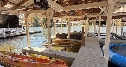 Lakefront Escape on Lake Blackshear/ Private Dock / Peaceful Views