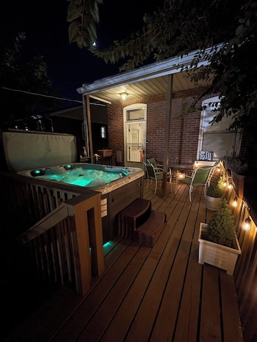 Casa Esma on The Hill - Luxury Couples Retreat w/ Private Hot Tub
