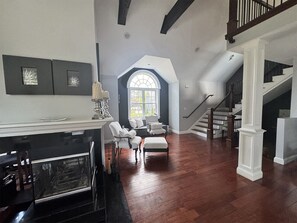 Smart TV, fireplace, stereo, offices