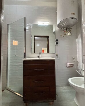 Hair dryer, bidet, towels, soap - Furnished studio liberté 2 (Dakar)