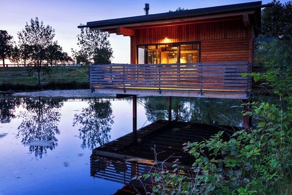 المنشأة من الخارج