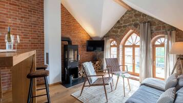 Fernseher, Kamin, Arbeitsbereiche