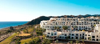 Holiday Home 'Luxe - Macenas Resort Pool' with Sea Views, Wi-Fi & Air Conditioning