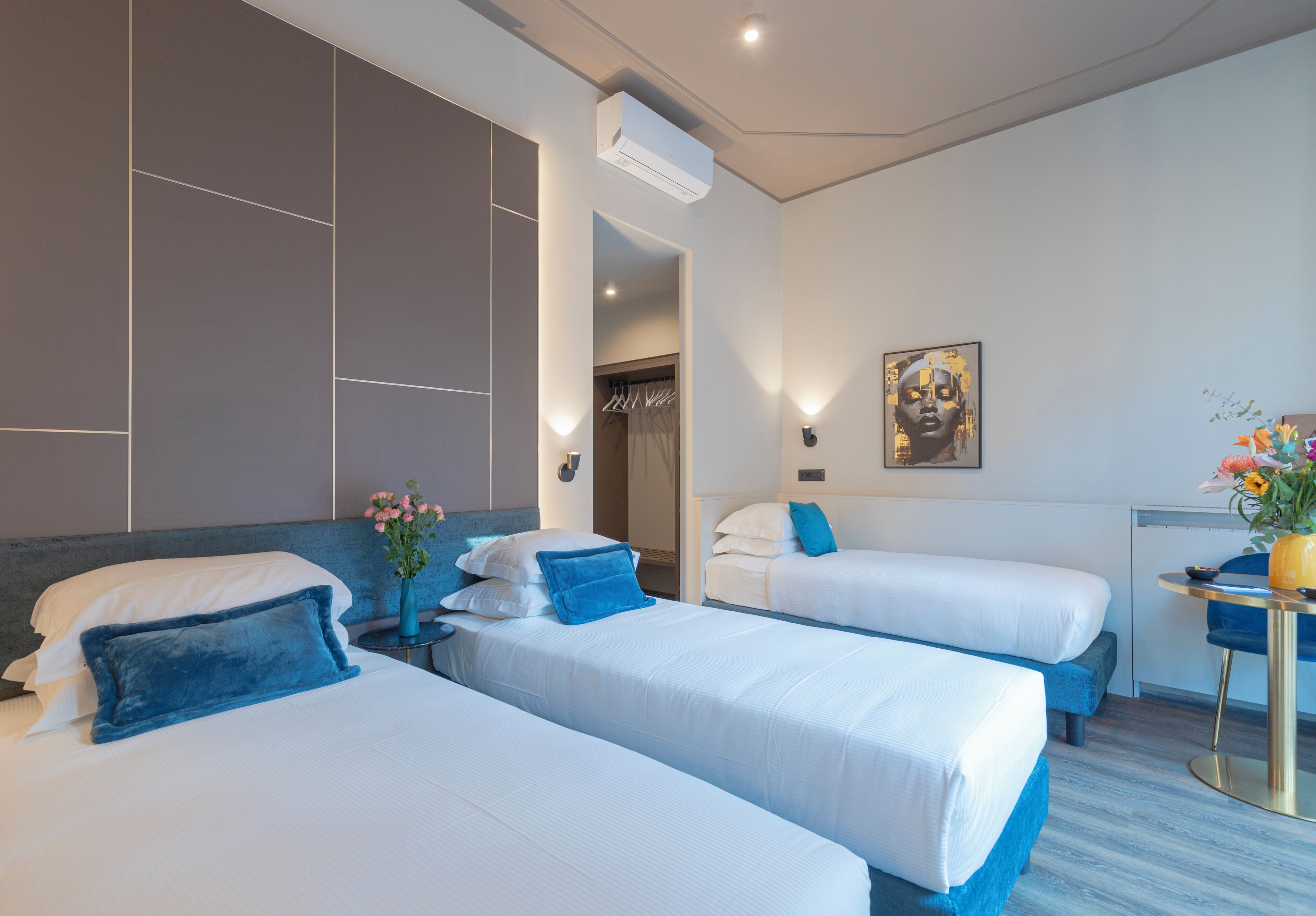 이그제큐티브 트리플룸 | 이집트산 면 시트, 고급 침구, 오리/거위털 이불, 필로우탑 침대