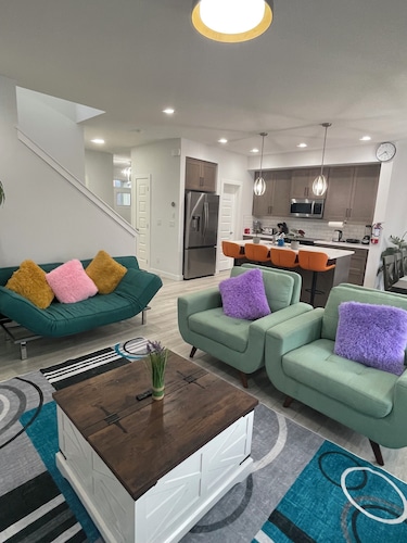 Exquisite and modern 2000sqft Home