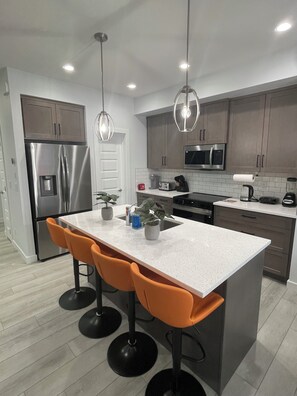 ميكروويف، فرن، موقد طهي مسطح، غسالة أطباق