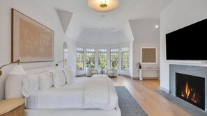 5 bedrooms, iron/ironing board, internet, bed sheets