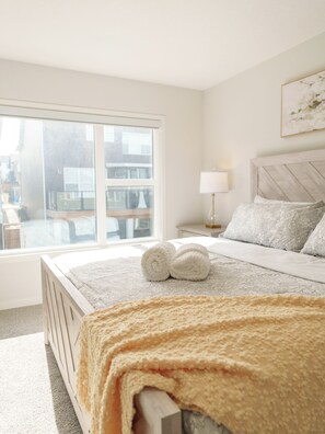6 Schlafzimmer, Schreibtisch, Bügeleisen/Bügelbrett, Reisekinderbett