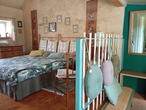 2 bedrooms, iron/ironing board, Internet, bed sheets