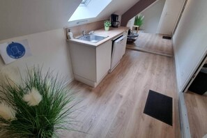 Fridge, microwave, dishwasher, coffee/tea maker