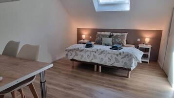 Free WiFi, bed sheets