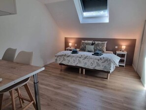 Free WiFi, bed sheets