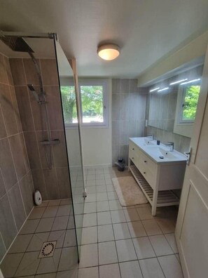 Hårføner og håndklær
