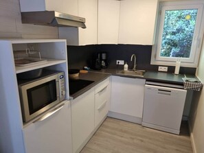 Fridge, microwave, oven, dishwasher