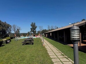 Seasonal outdoor pool - Alma del Lago Charming Apartments (La Pesta)