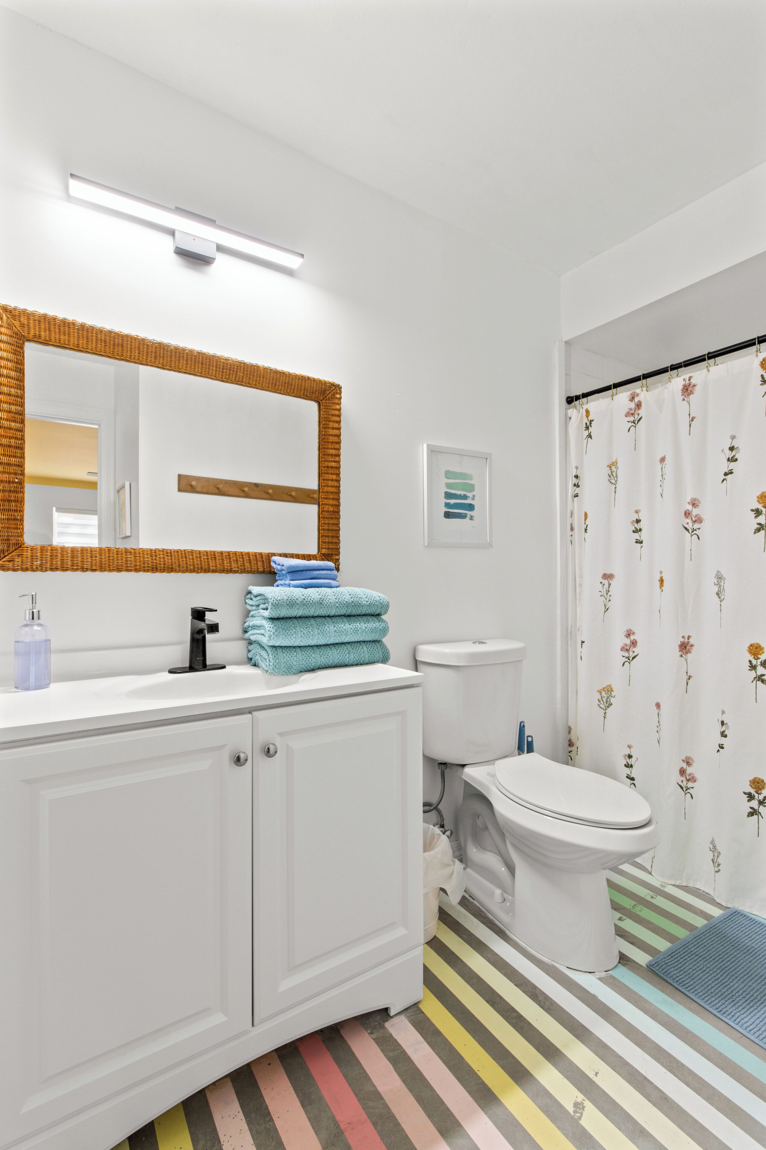 Casa, 2 habitaciones, para no fumadores | Baño | Tina con regadera, secadora de cabello, toallas 