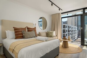 1 soverom, safe på rommet, strykejern/-brett og internettilgang