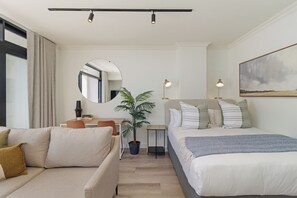 1 quarto, ferros/tábuas de passar roupa, acesso à internet
