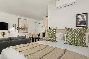 Iron/ironing board, internet, bed sheets