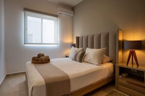 Iron/ironing board, travel crib, WiFi, bed sheets