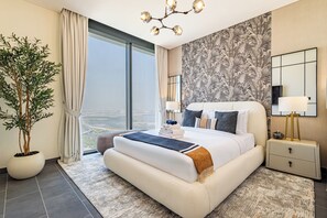 2 bedrooms, in-room safe, iron/ironing board, internet