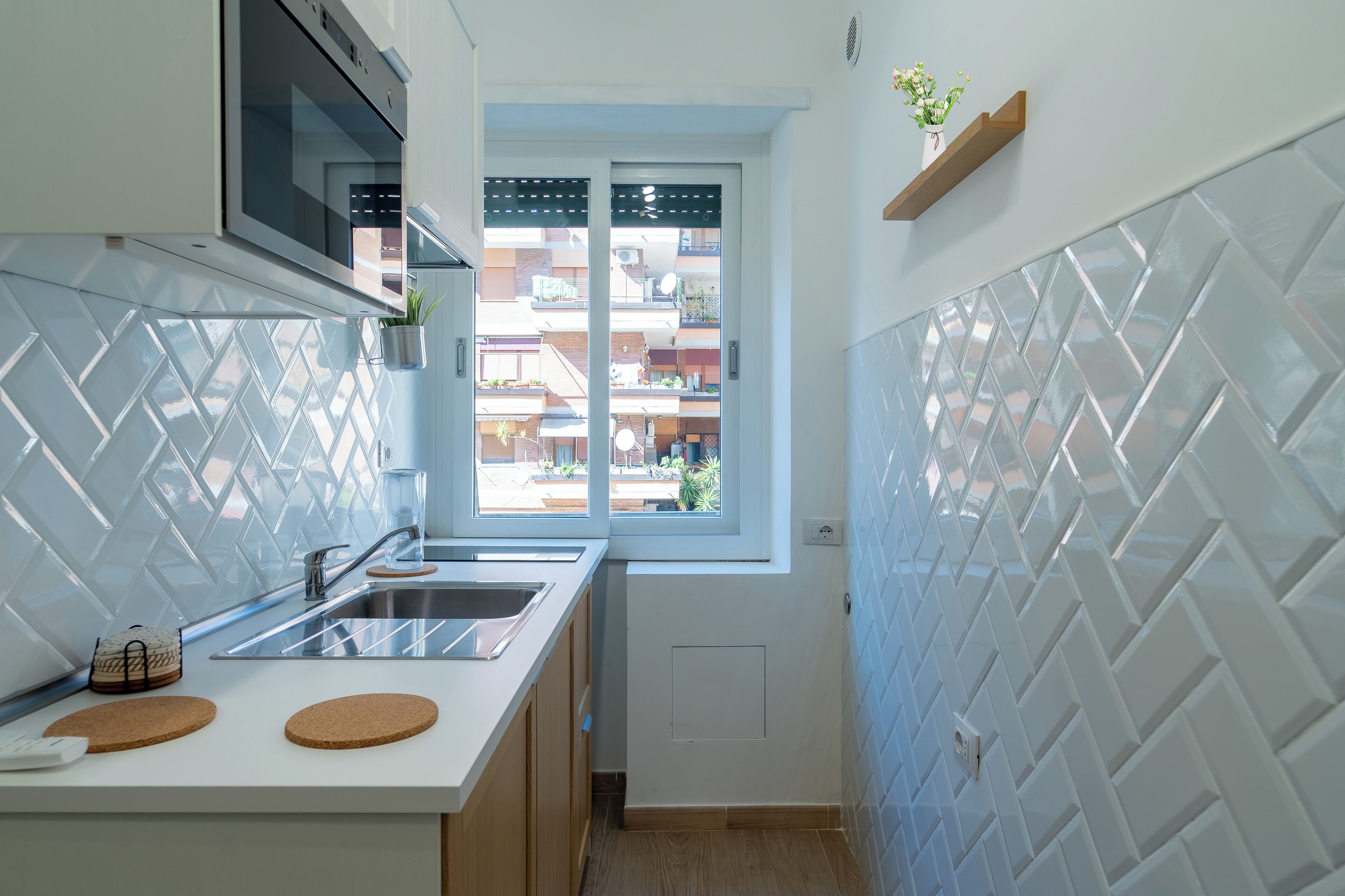 Réfrigérateur, plaque de cuisson, cafetière/bouilloire