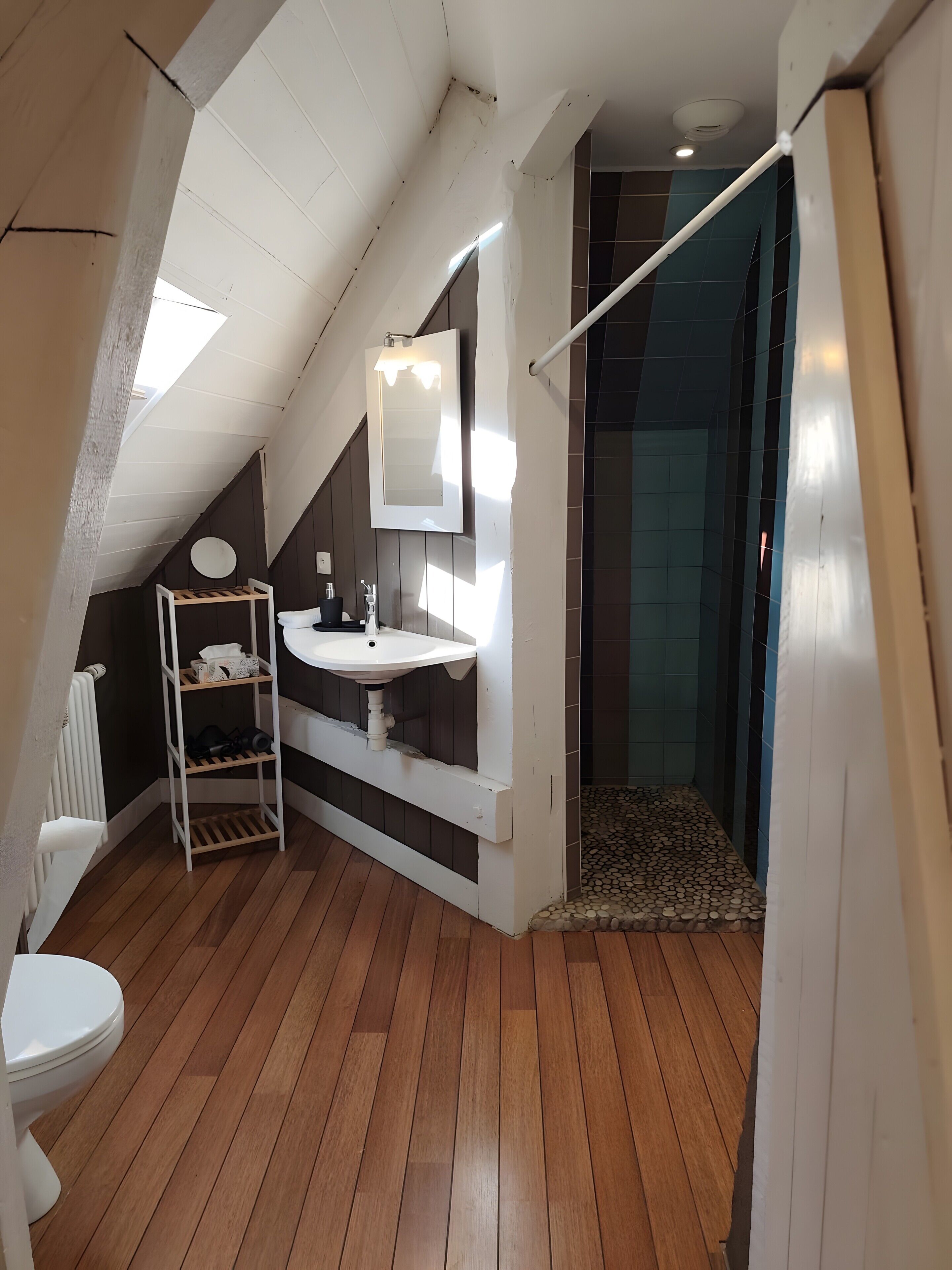 Shower, free toiletries, hair dryer, towels