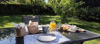 Guest Room “Family Room” with Wi-Fi