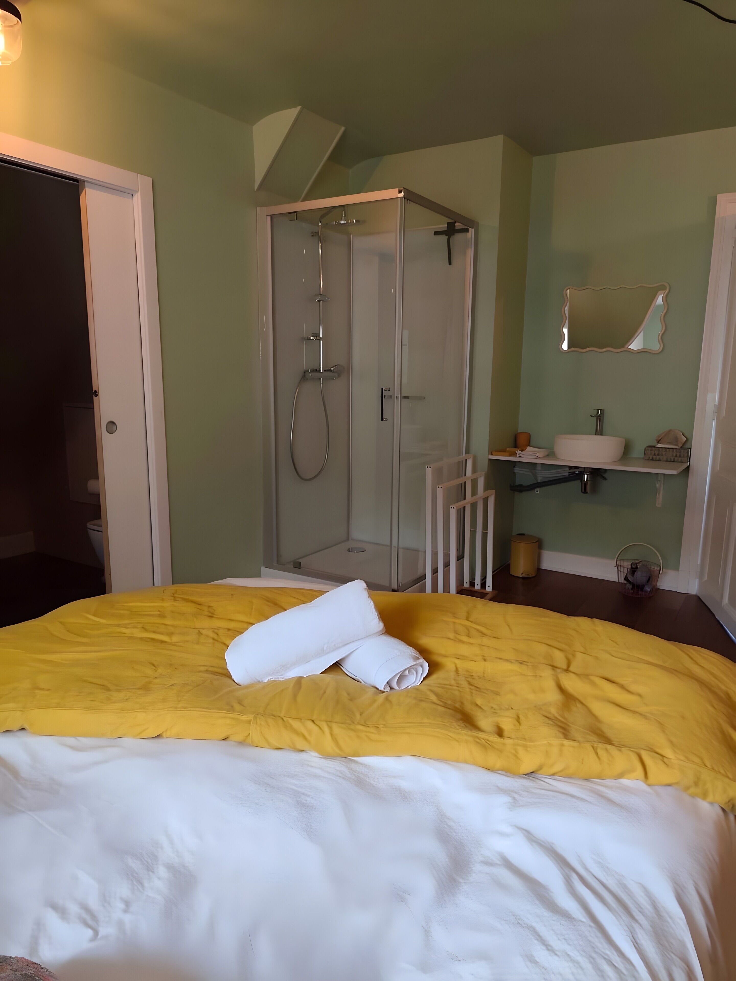 1 camera, Wi-Fi, lenzuola