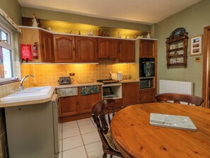 Mesin pencuci piring dan peralatan masak/sendok-piring