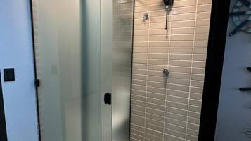 Studio | Bathroom | Shower, rainfall showerhead