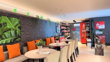 Studio | Dining