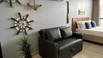 Studio | Area keluarga | Smart TV 40-inci dengan saluran TV digital
