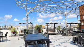 Studio | Outdoor dining