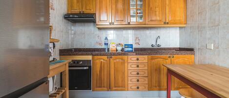 Four à micro-ondes, un four, surface de cuisson, cafetiÚre-théiÚre