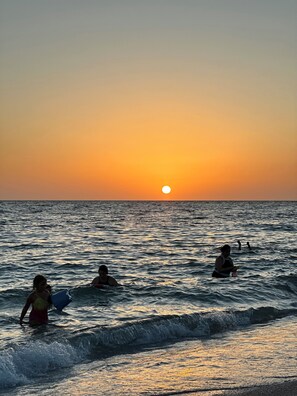 Camastros y toallas de playa 