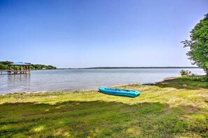 A calm lake with a gazebo and a blue kayak on the shore. - Walk to Water! Blue Lake House w/ Fenced Yard (Quinlan)