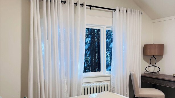 1 bedroom, in-room safe, iron/ironing board, free WiFi - Deluxe Queen Room with Ensuite Bathroom Vancouver West (Vancouver)