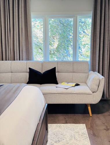 Deluxe Queen Bedroom in Vancouver West