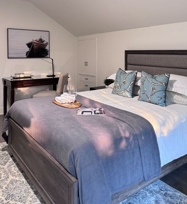 Planxa i posts de planxar, wifi i roba de llit 