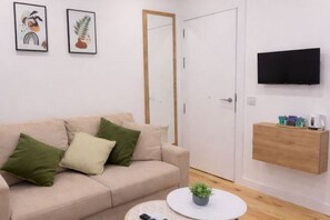 TV - Compact Studio • Ideal for City Stays (Gibraltar)
